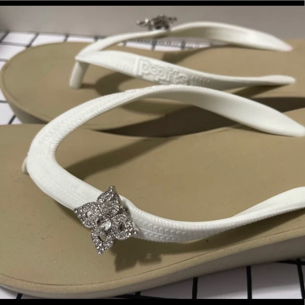 popits wedge sandals New Without Box Size Small 5-6 Beige With White Rhinestone